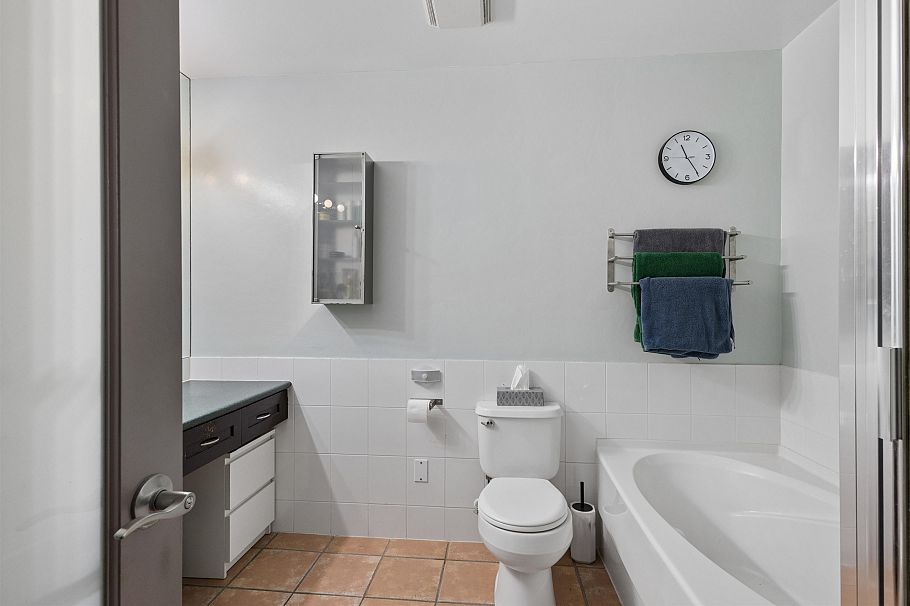 302 131 W 3rd Street North Vancouver, BC - 11