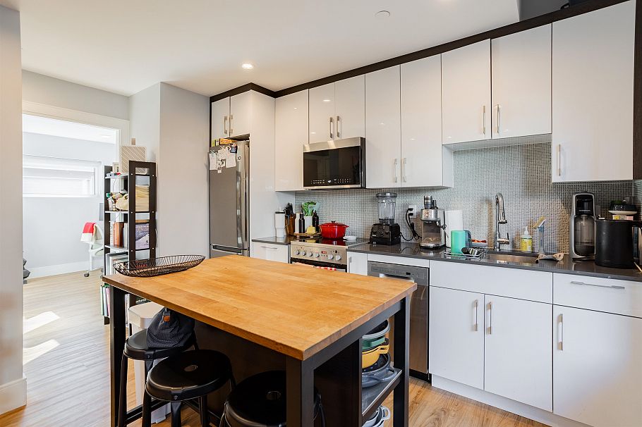 426 W 17th Avenue Vancouver, BC - 25