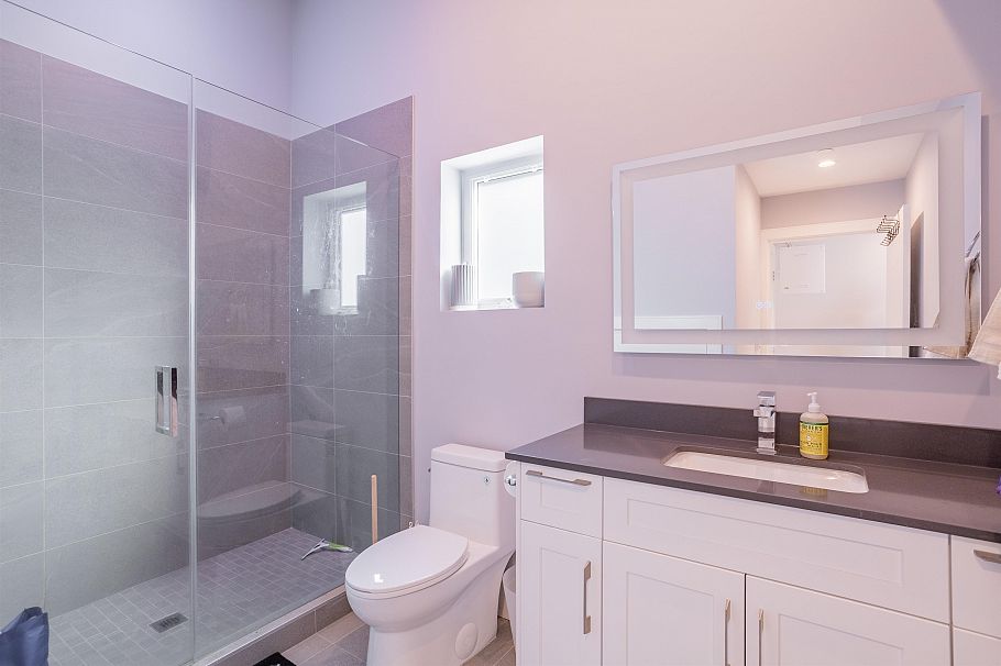 426 W 17th Avenue Vancouver, BC - 32