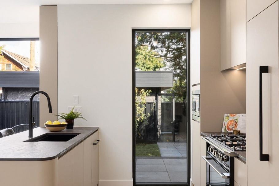2 2145 Napier Street Vancouver, BC - 15