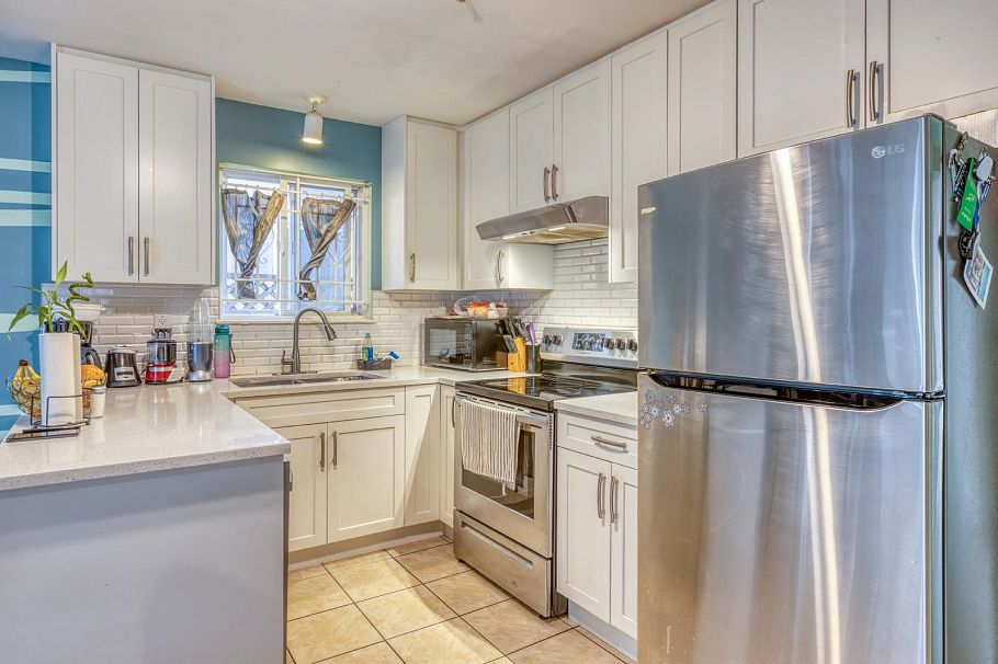 3028 E 26th Avenue Vancouver, BC - 25