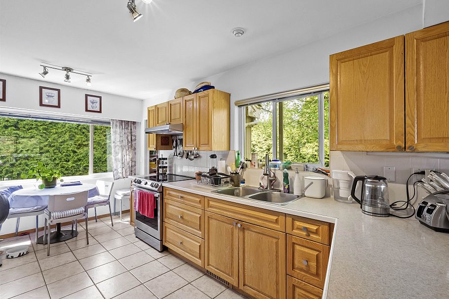 998 Fairway Drive North Vancouver, BC - 22