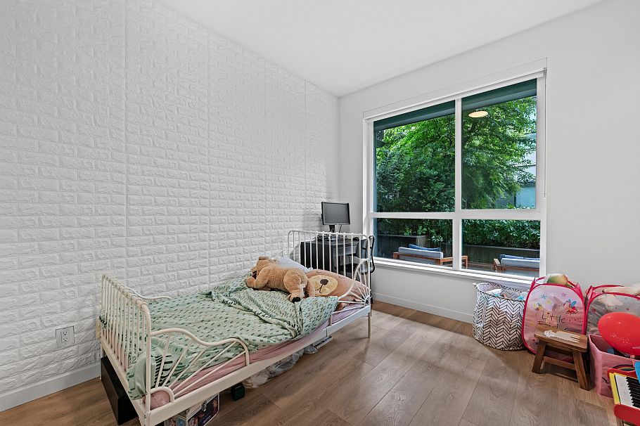 29 533 E 3rd Street North Vancouver, BC - 23