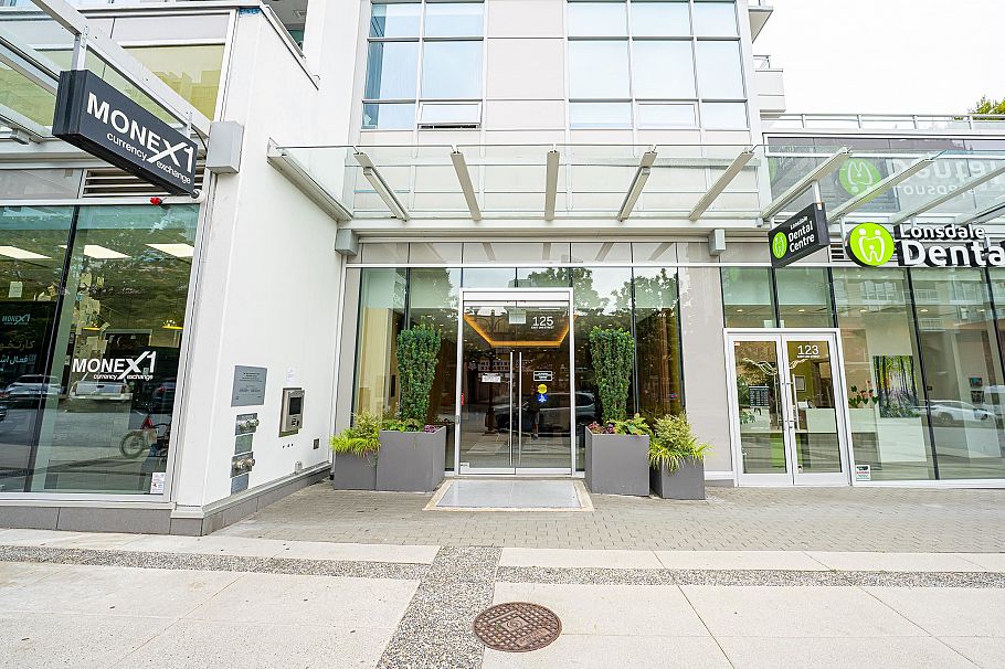1607 125 E 14th Street North Vancouver, BC - 22