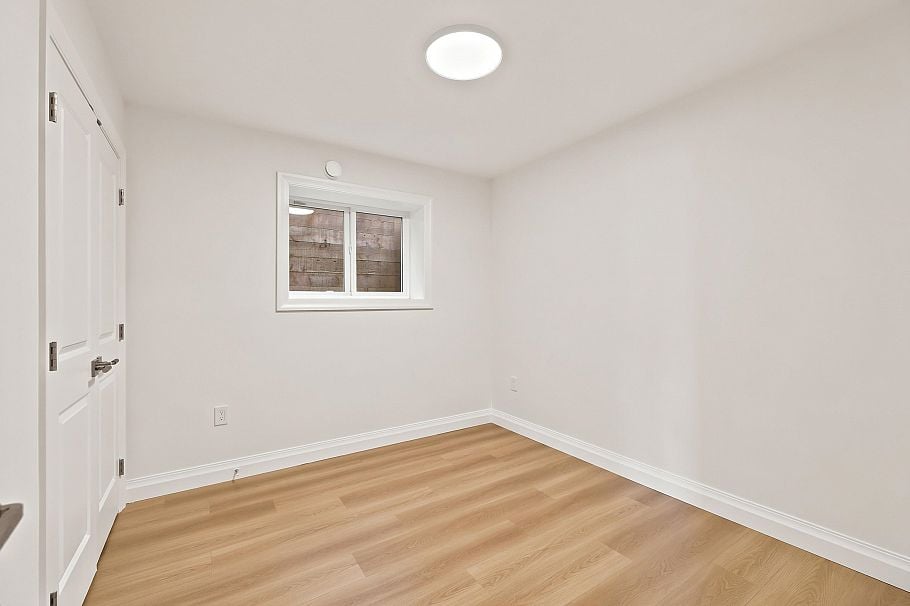 3490 Church Street North Vancouver, BC - 28