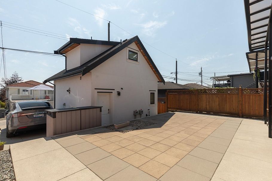 1342 E 60th Avenue Vancouver, BC - 33
