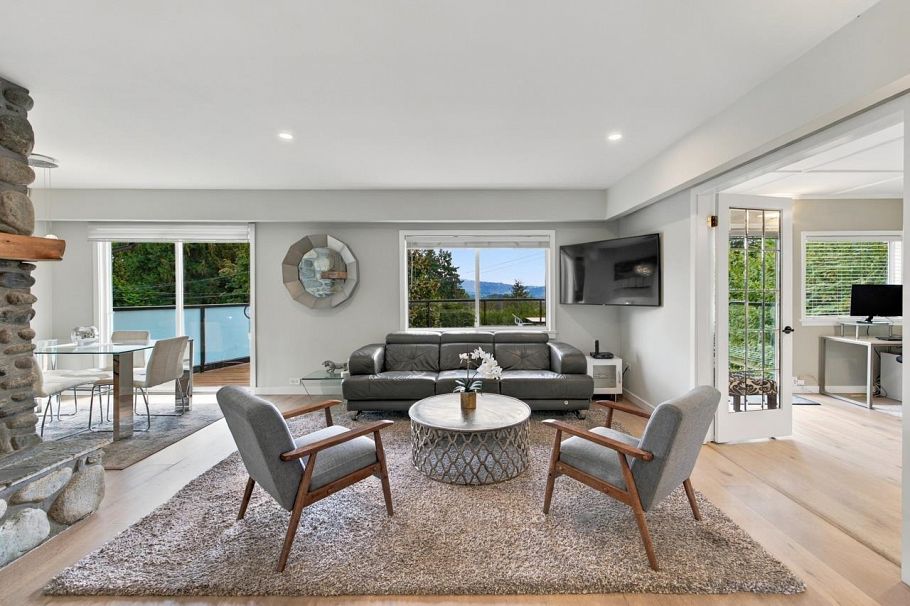 1103 Cloverley Street North Vancouver, BC - 7