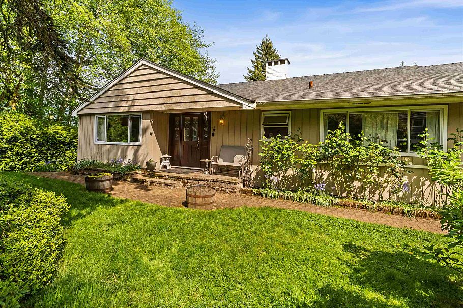 998 Fairway Drive North Vancouver, BC - 2