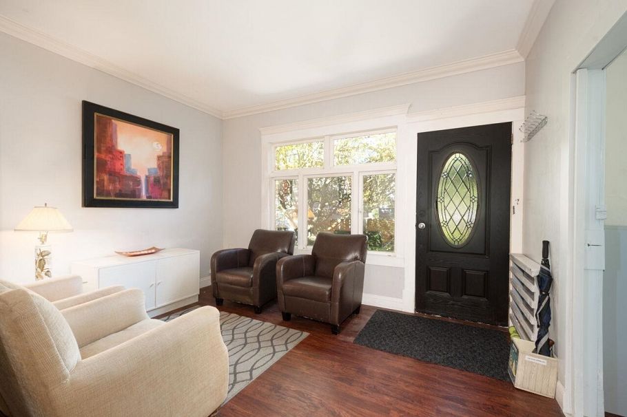 219 E 29th Street North Vancouver, BC - 3