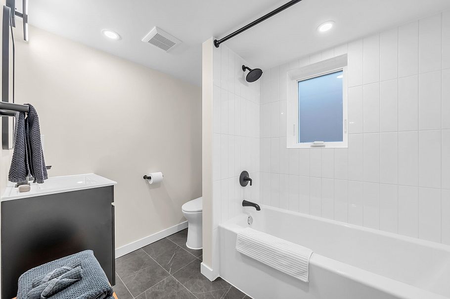 853 E 20th Avenue Vancouver, BC - 38