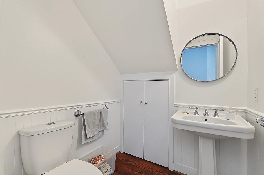 462 W 19th Avenue Vancouver, BC - 19