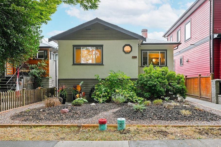 320 E 32nd Avenue Vancouver, BC - 1