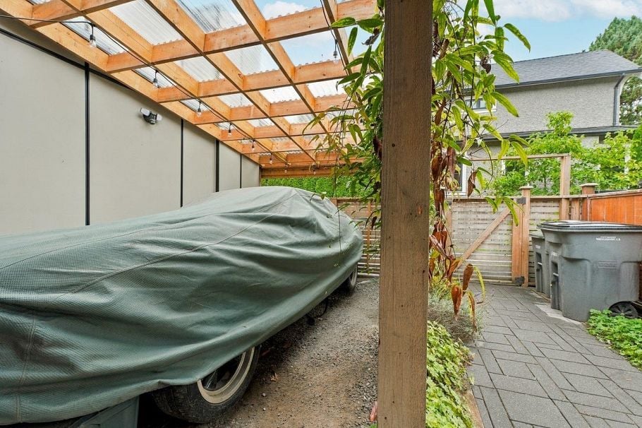 320 E 32nd Avenue Vancouver, BC - 33