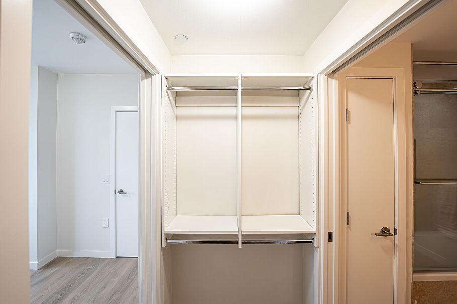 1607 125 E 14th Street North Vancouver, BC - 13