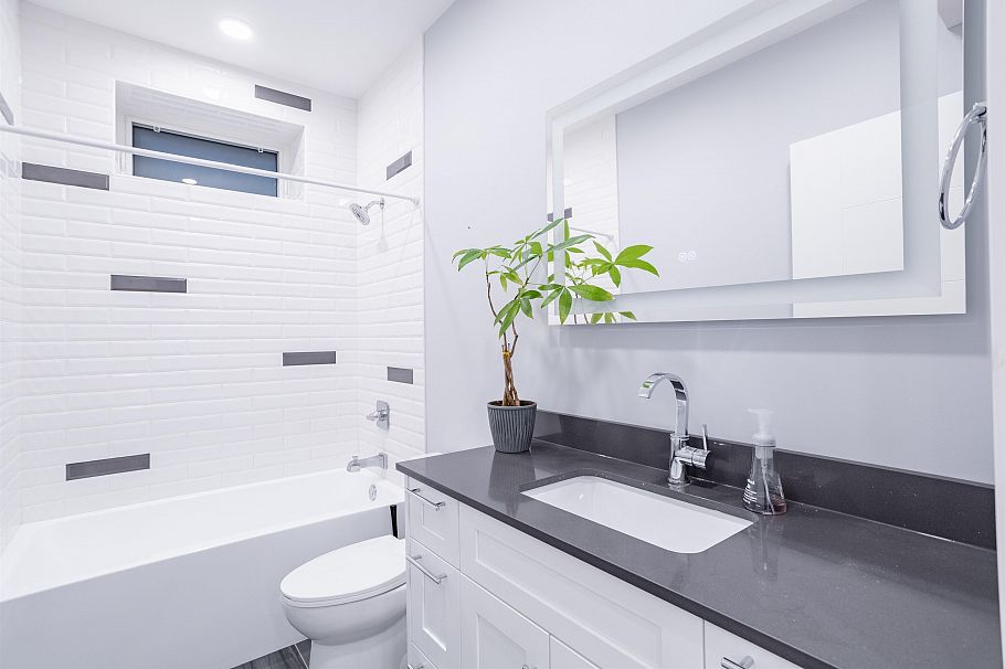 426 W 17th Avenue Vancouver, BC - 19