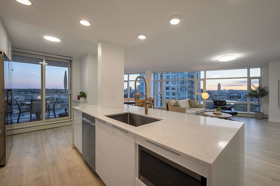 2607 198 Aquarius Mews Vancouver, BC - 14