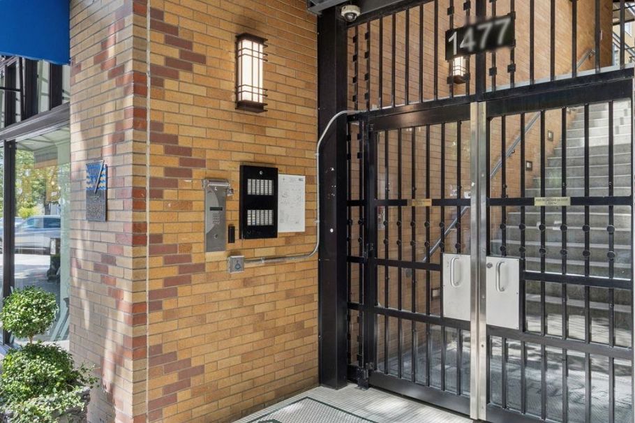 303 1477 W 15th Avenue Vancouver, BC - 36