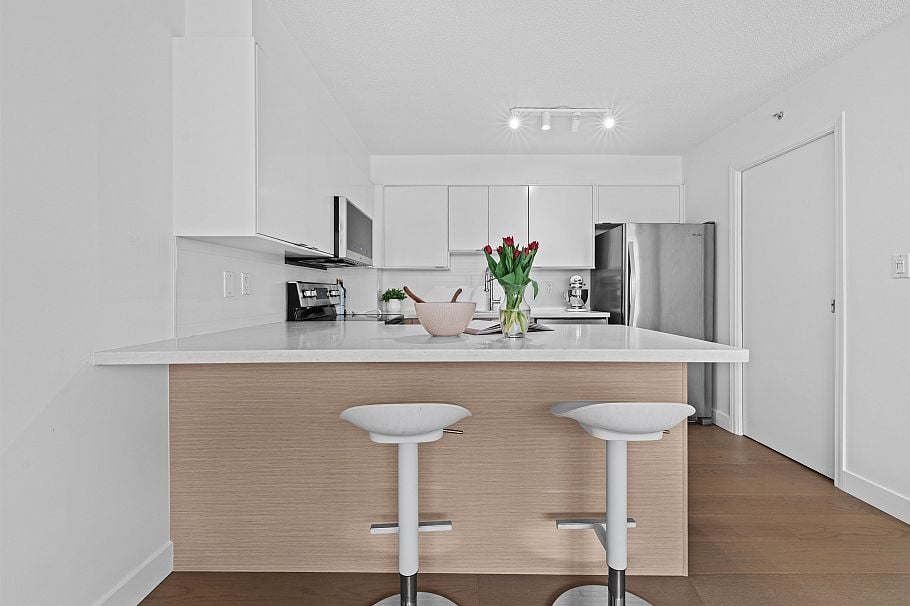 204 1633 W 8th Avenue Vancouver, BC - 1
