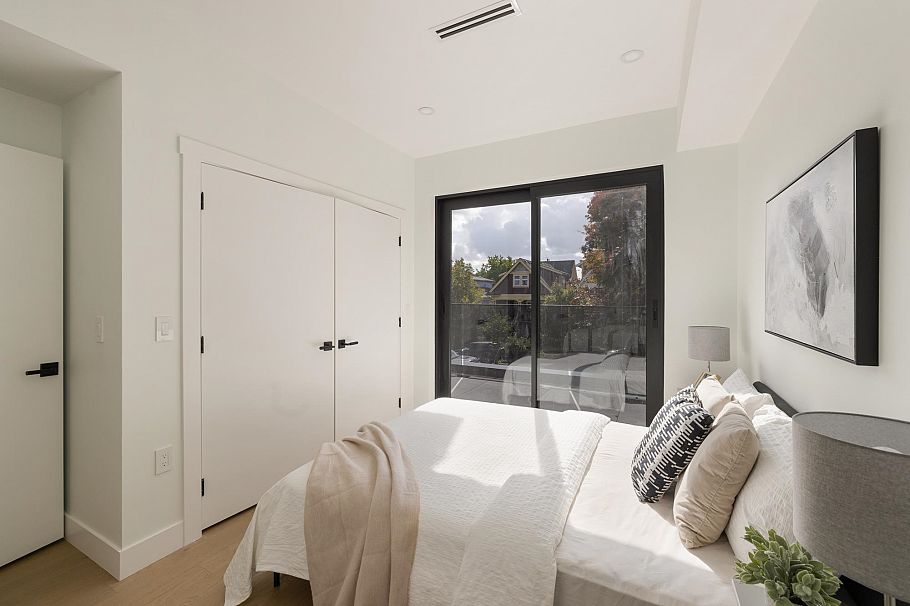 1 2145 Napier Street Vancouver, BC - 27