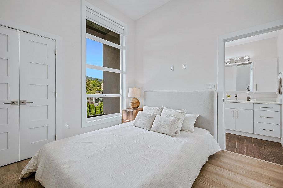 409 W Keith Road North Vancouver, BC - 12