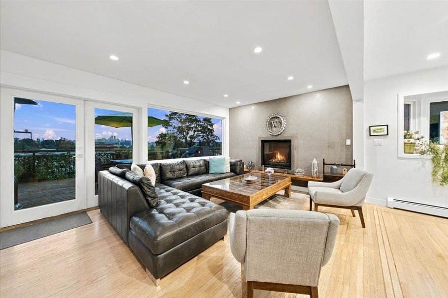 1095 W Keith Road North Vancouver, BC - 9