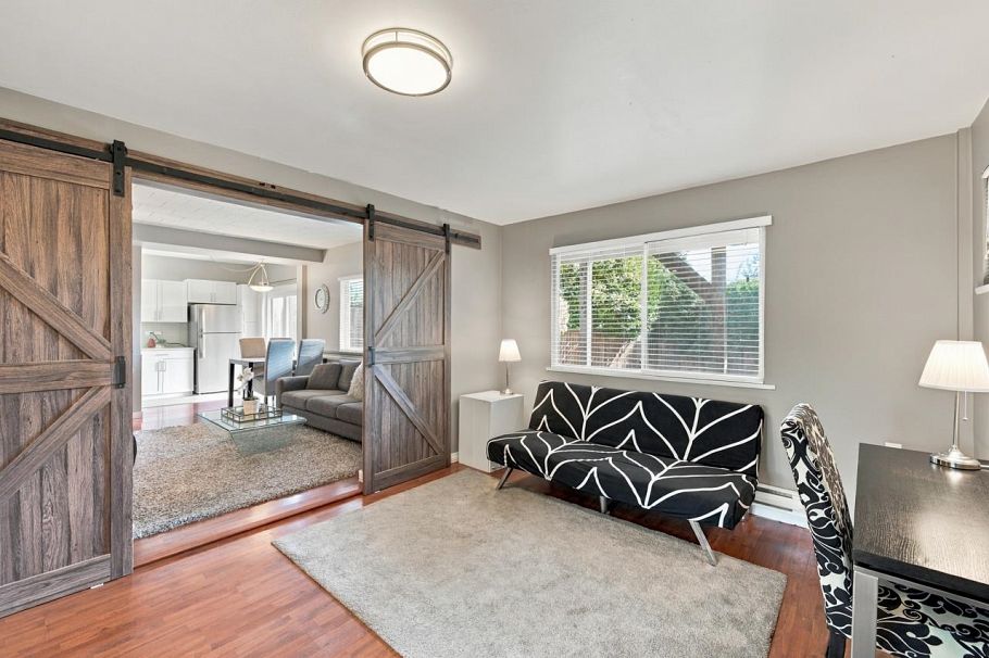 1103 Cloverley Street North Vancouver, BC - 27