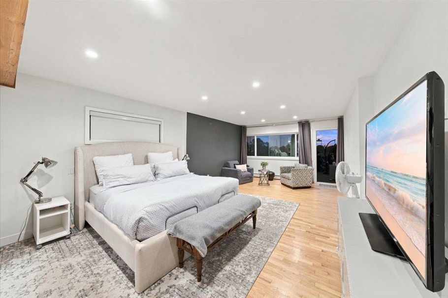 1095 W Keith Road North Vancouver, BC - 14