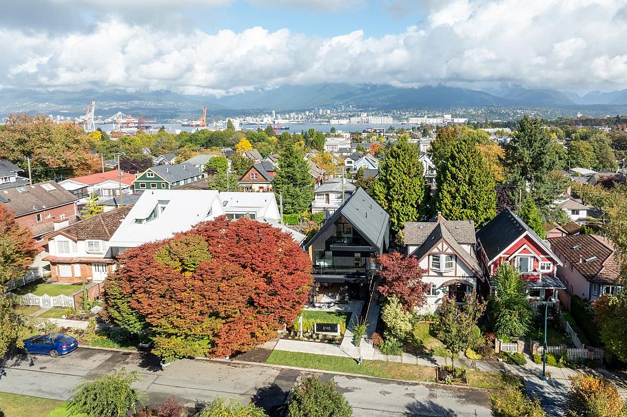 1 2145 Napier Street Vancouver, BC - 39