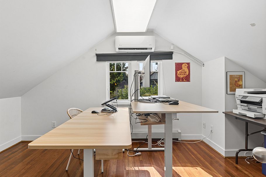 558 W 19th Avenue Vancouver, BC - 16
