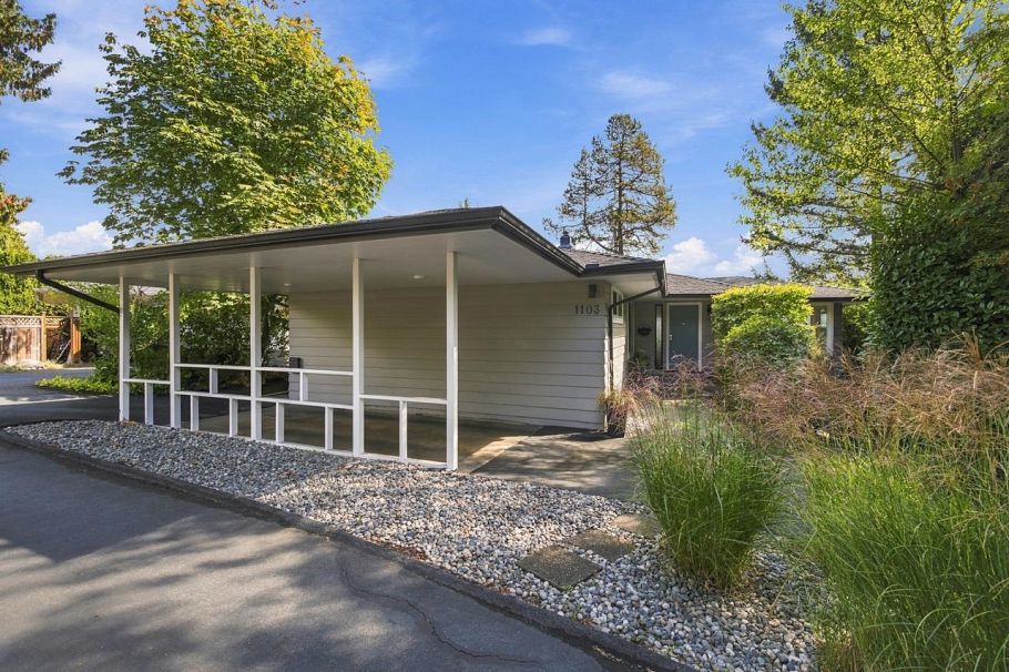 1103 Cloverley Street North Vancouver, BC - 3