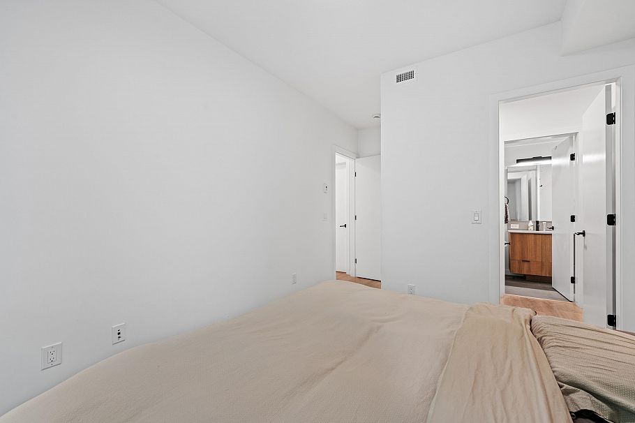 29 533 E 3rd Street North Vancouver, BC - 16