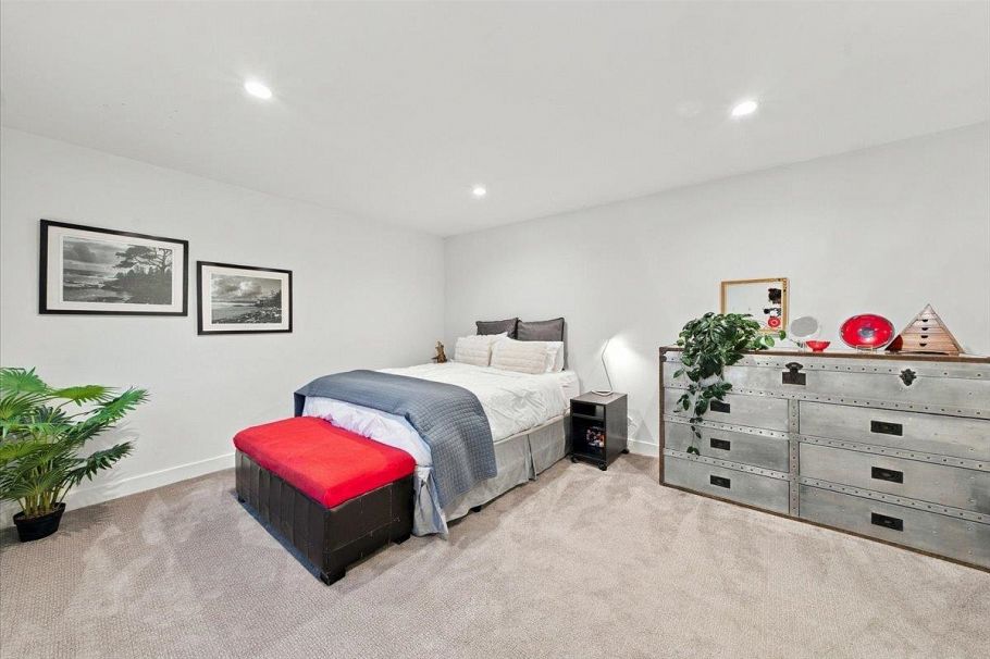 1095 W Keith Road North Vancouver, BC - 21