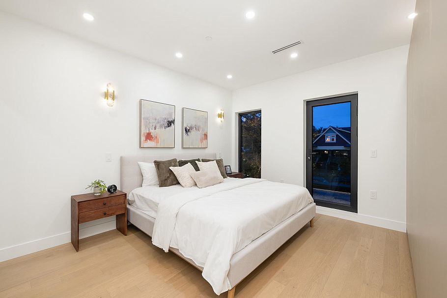 1 2145 Napier Street Vancouver, BC - 19