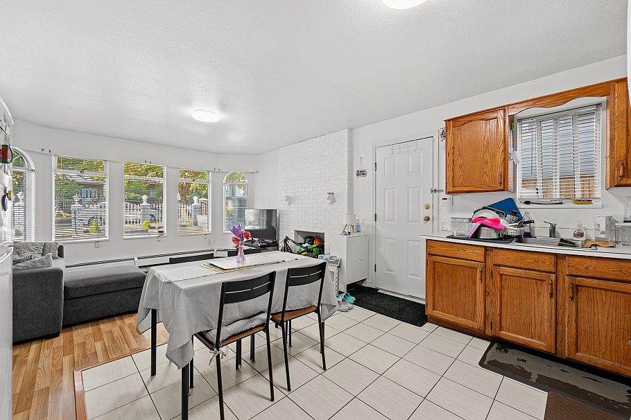 1070 E 40th Avenue Vancouver, BC - 31