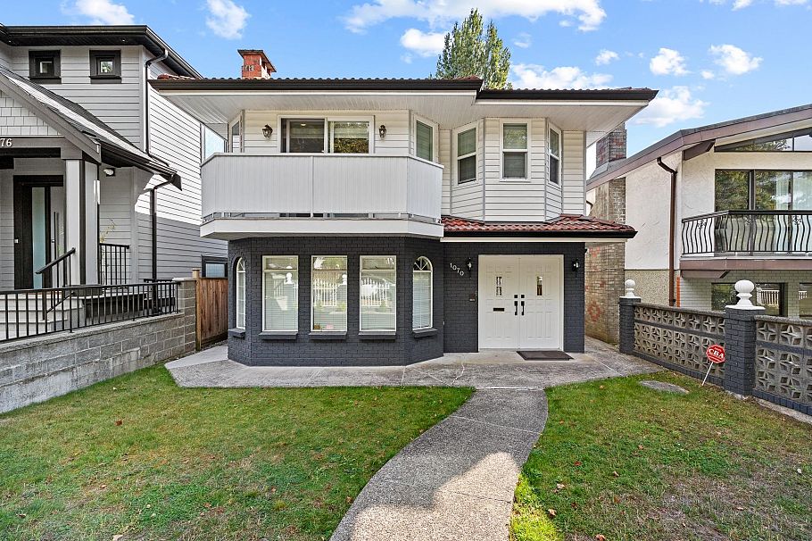 1070 E 40th Avenue Vancouver, BC - 1