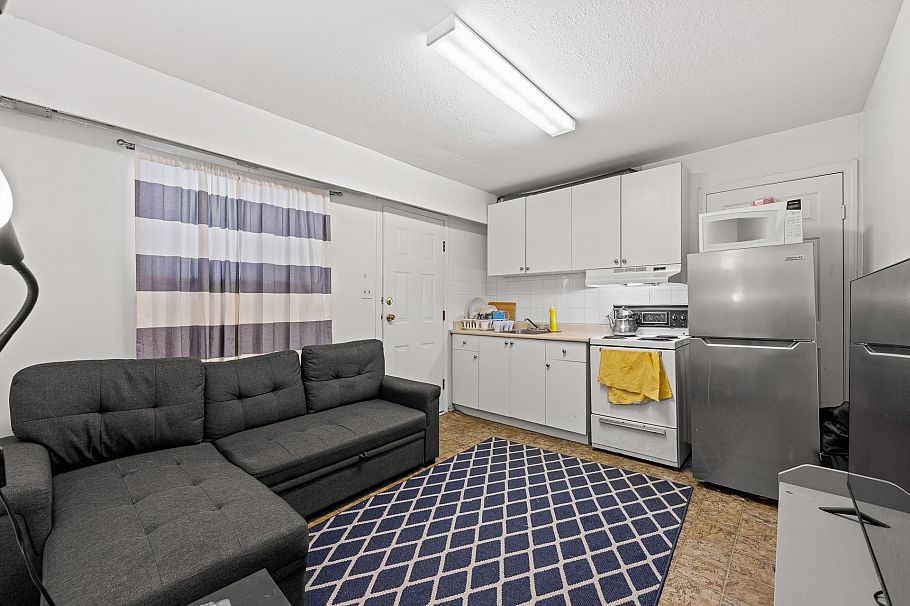 1070 E 40th Avenue Vancouver, BC - 35