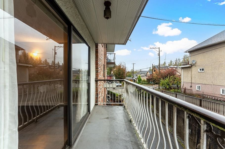 203 1611 E 3rd Avenue Vancouver, BC - 4