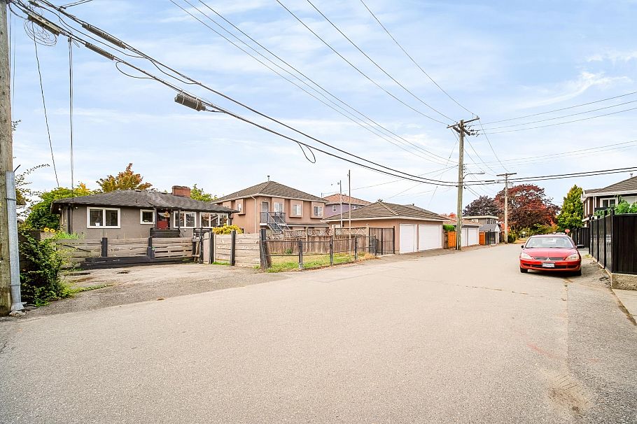 1685 E 55th Avenue Vancouver, BC - 29