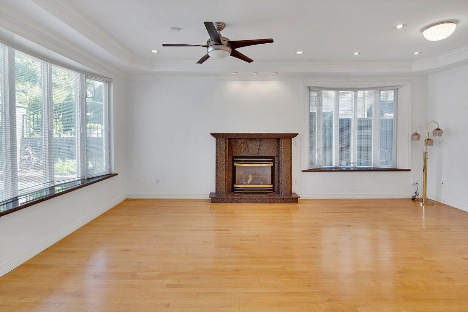 213 W 28th Street North Vancouver, BC - 5