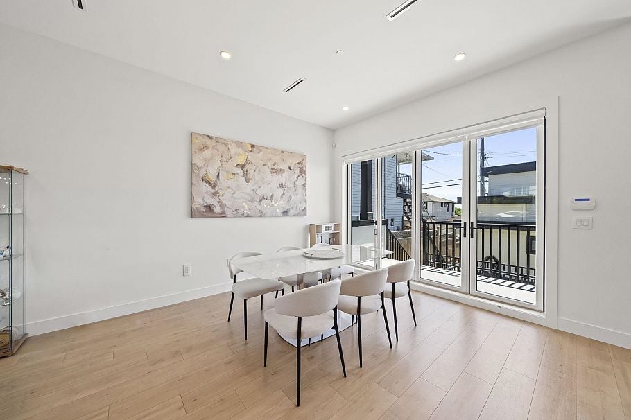 742 E 58th Avenue Vancouver, BC - 10