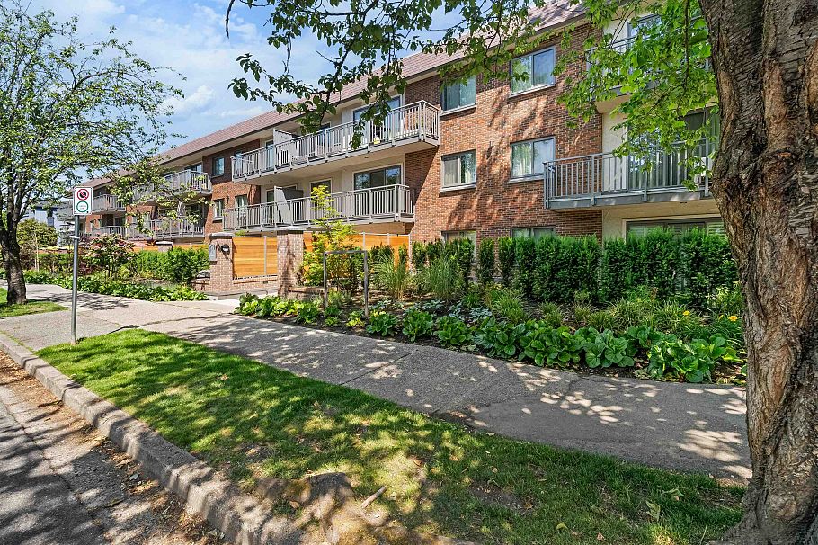 2121 W 6th Avenue Vancouver, BC - 2