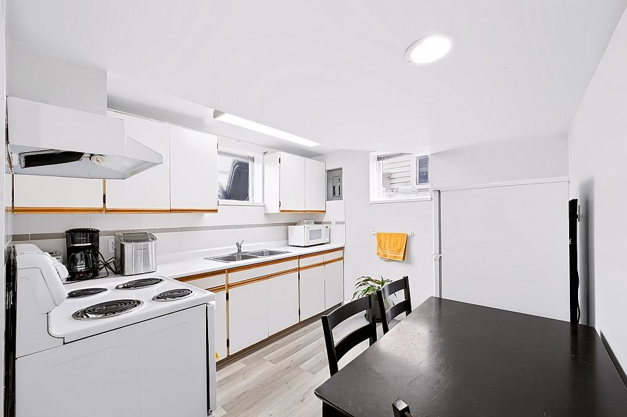 1685 E 55th Avenue Vancouver, BC - 23