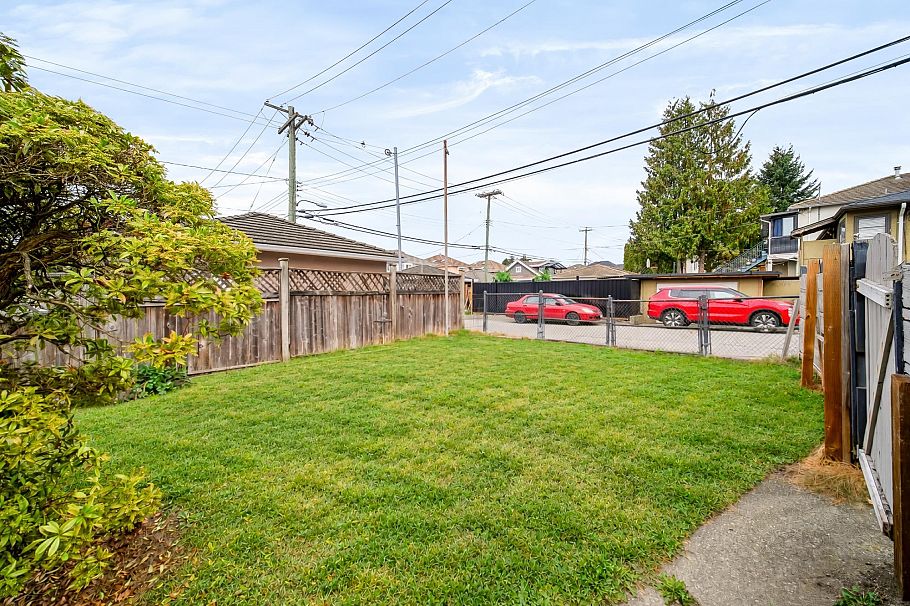 1685 E 55th Avenue Vancouver, BC - 27