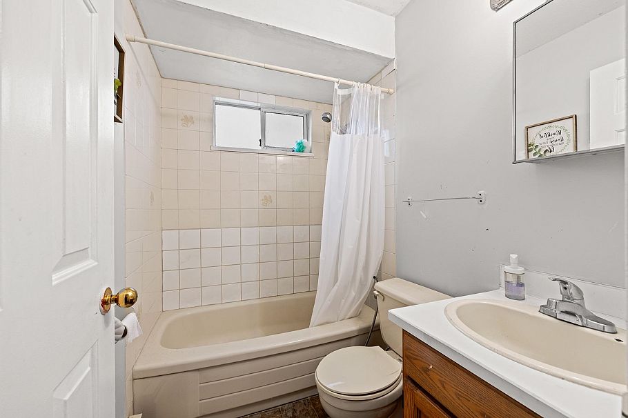 1070 E 40th Avenue Vancouver, BC - 38