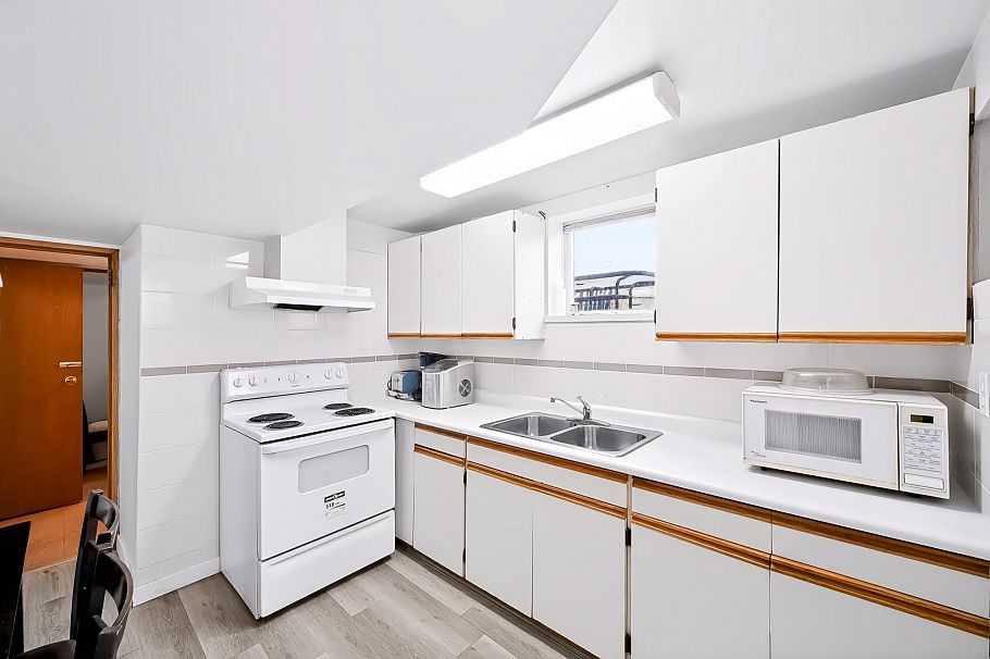1685 E 55th Avenue Vancouver, BC - 24