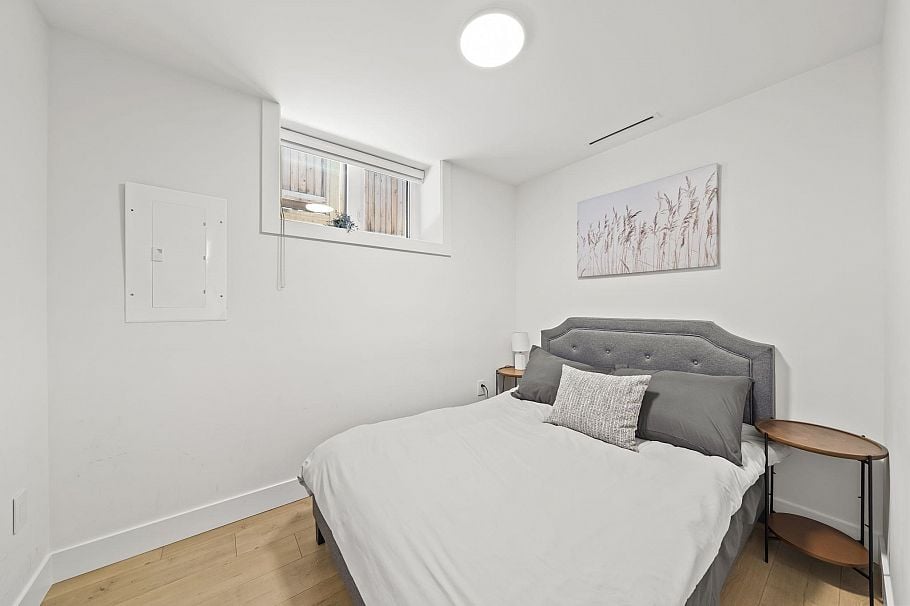 742 E 58th Avenue Vancouver, BC - 27