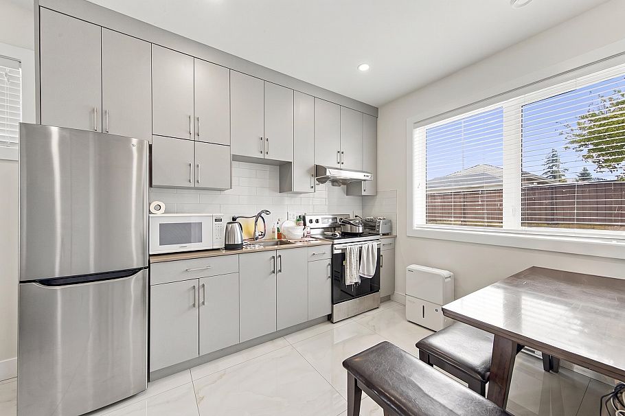 1267 E 53rd Avenue Vancouver, BC - 23