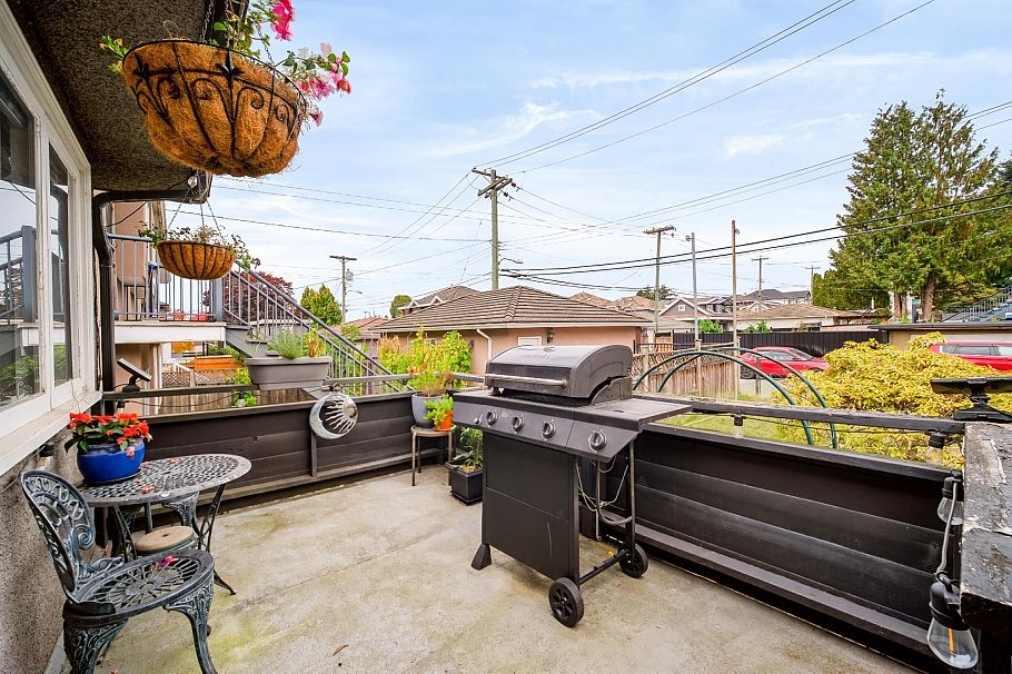 1685 E 55th Avenue Vancouver, BC - 16