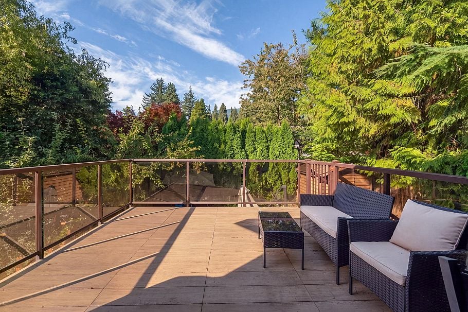 580 W 29th Street North Vancouver, BC - 2
