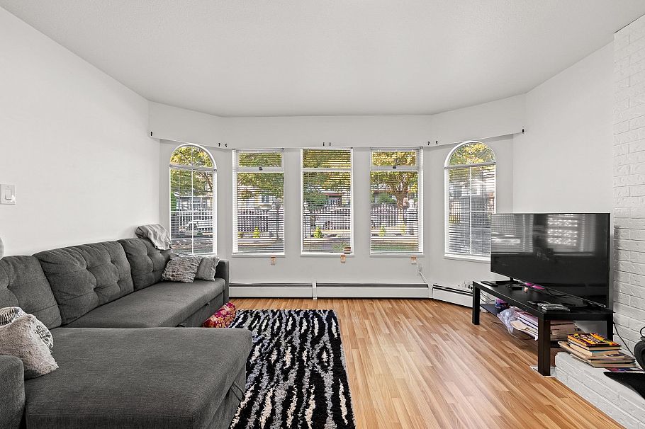 1070 E 40th Avenue Vancouver, BC - 30